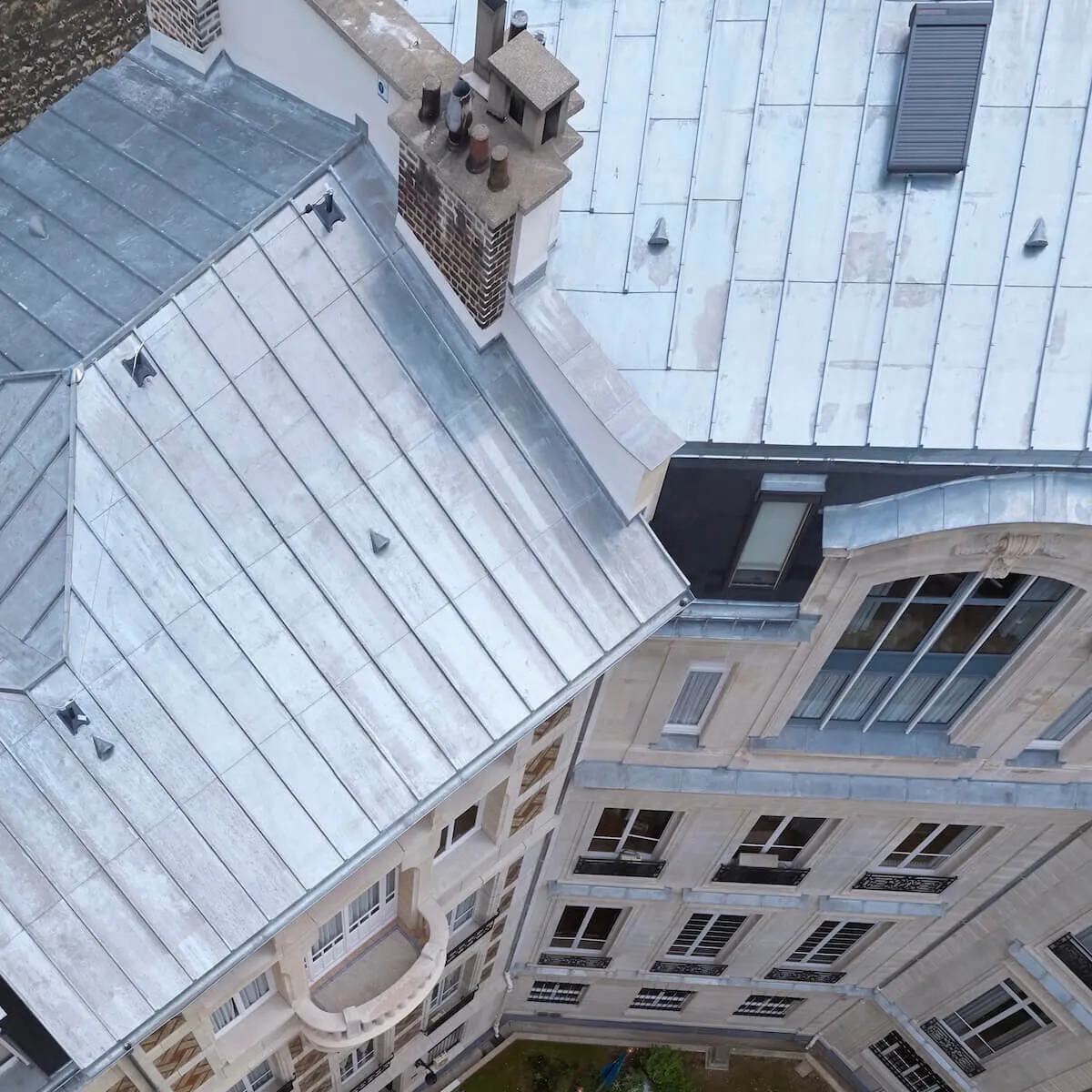 Chantier de couverture sur bâtiment de copropriété en région parisienne